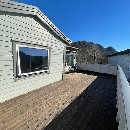 Lovely 2 Bedroom With Free Parking Leilighet